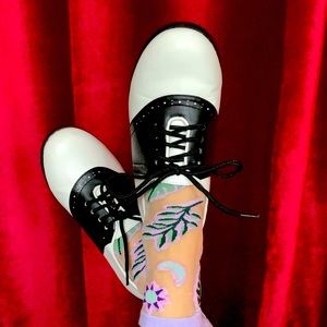 Heeled Oxfords in black and white size 6